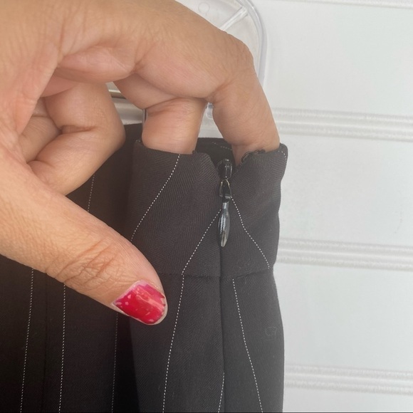 Pinstripe pleated skirt Size 10 NEW - Picture 10 of 10